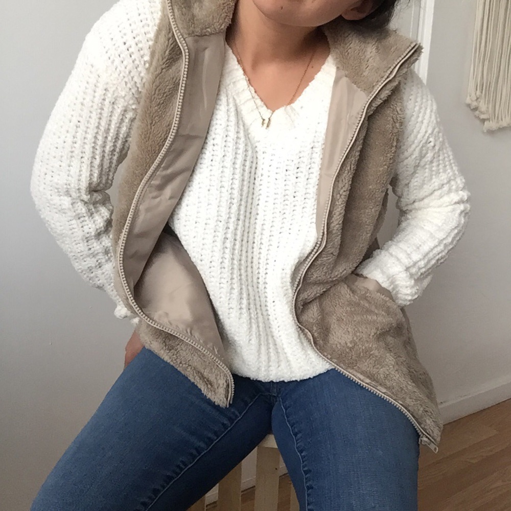 ❗️Two Left❗️NWT Fleece Light Olive Green Vest - Picture 4 of 5